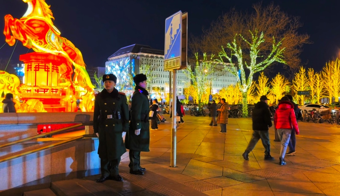 致敬坚守战位的人民子弟兵！