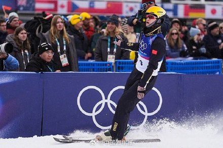 勇于挑战极限,桃心组合携手小师弟夺得铜牌 勇于挑战极限,桃心组合携手小师弟夺得铜牌