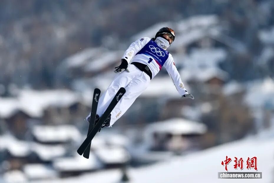 徐梦桃、王心迪、李天马，摘铜