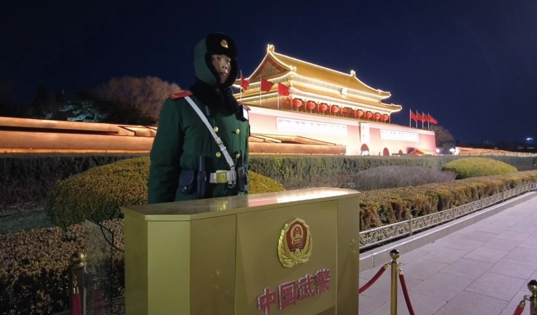 致敬坚守战位的人民子弟兵！