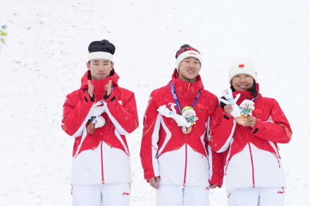 领奖台上的他们真的很美好