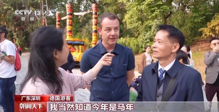 从一线城市到宝藏小城 外国游客“马”不停蹄过中国年