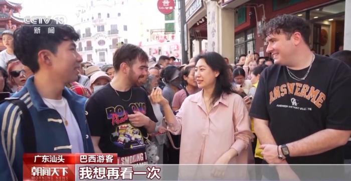 从一线城市到宝藏小城 外国游客“马”不停蹄过中国年