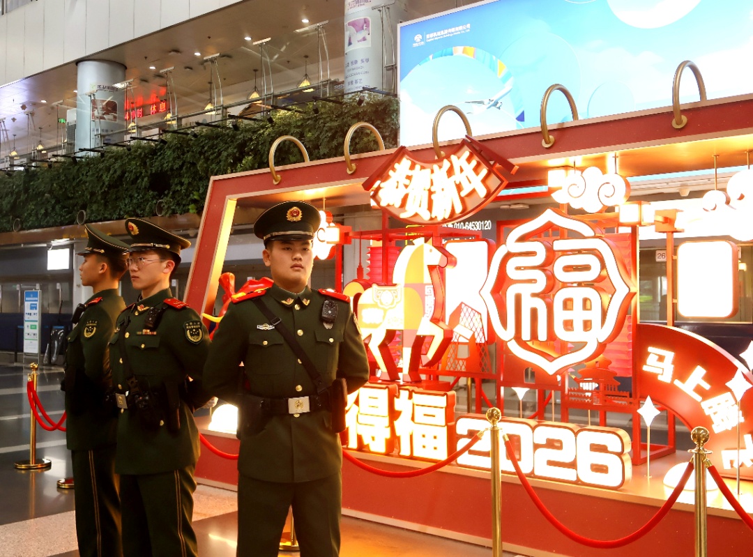 致敬坚守战位的人民子弟兵！