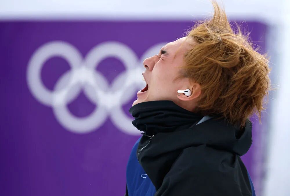 “手机致伤”，滑雪比赛为啥非得带手机？