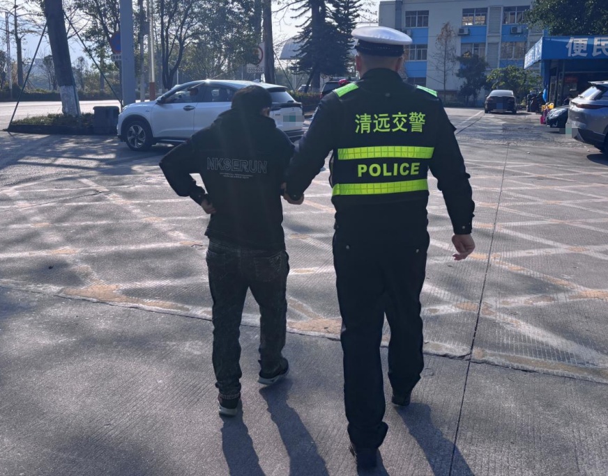 凌晨突发事故，孩童受惊哭泣时，他们来了……