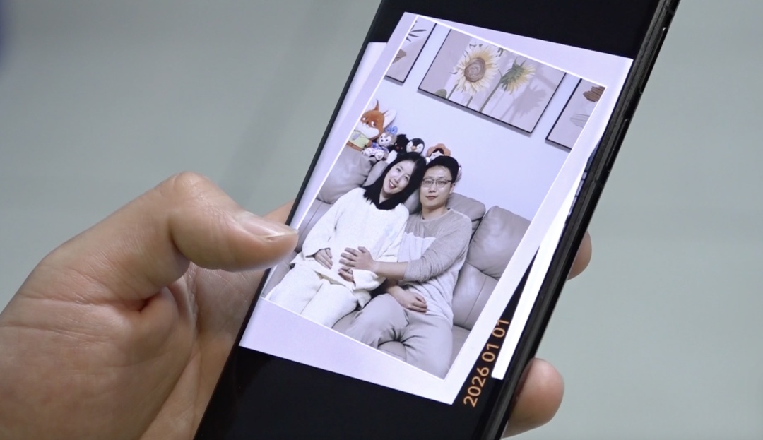 飞机“拜拜员”的每一次挥手，都是对安全的郑重承诺