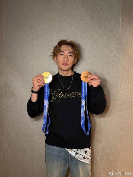 苏翊鸣带着1金1铜走来了