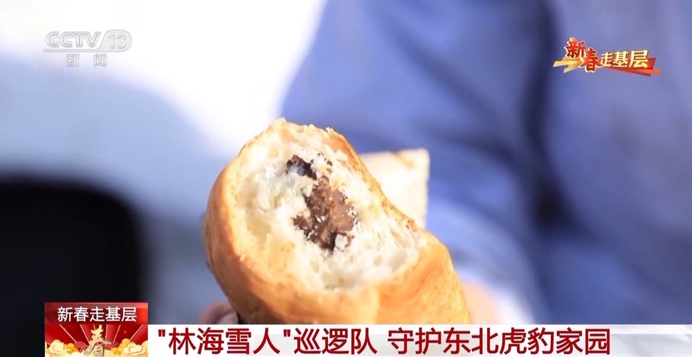 年轻民警化身“林海雪人” 在把面包变“雪糕”的极寒中守护生态安全