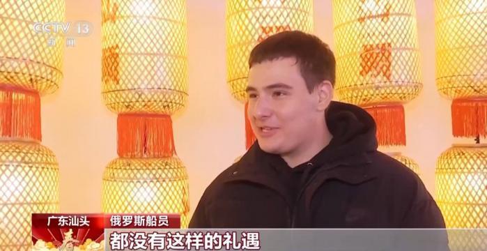 从一线城市到宝藏小城 外国游客“马”不停蹄过中国年