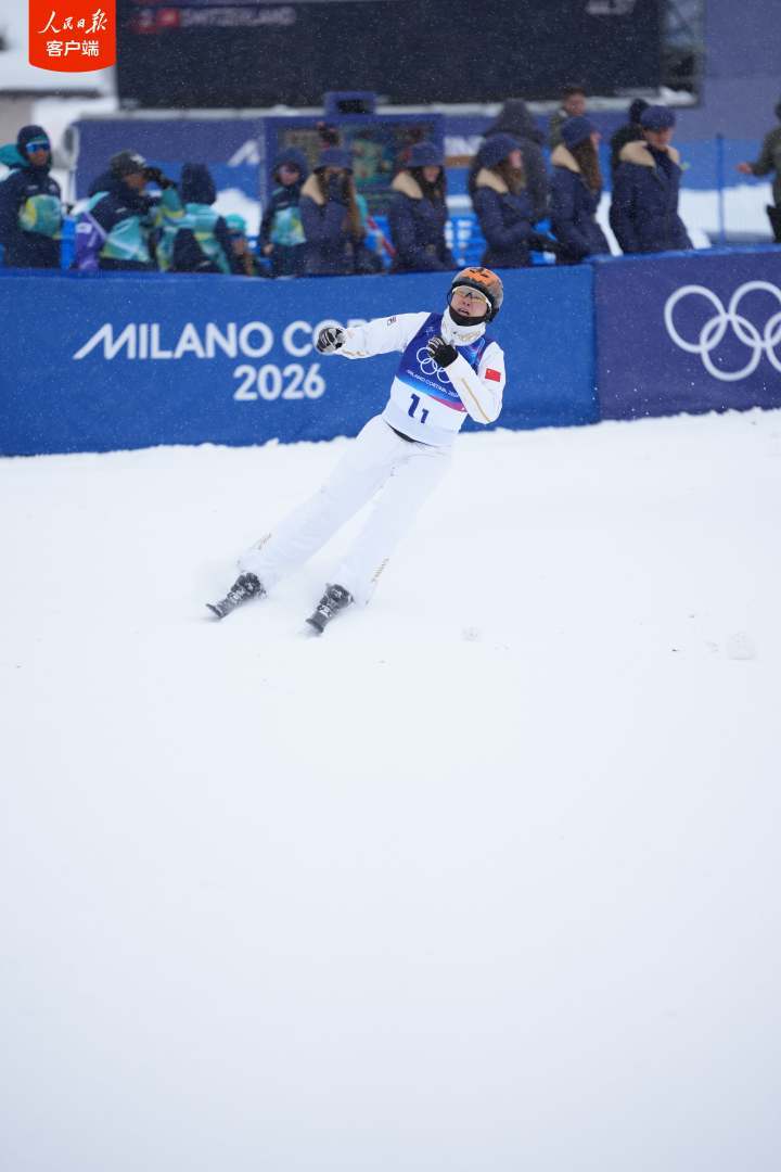 自由式滑雪空中技巧混合团体中国队获铜牌