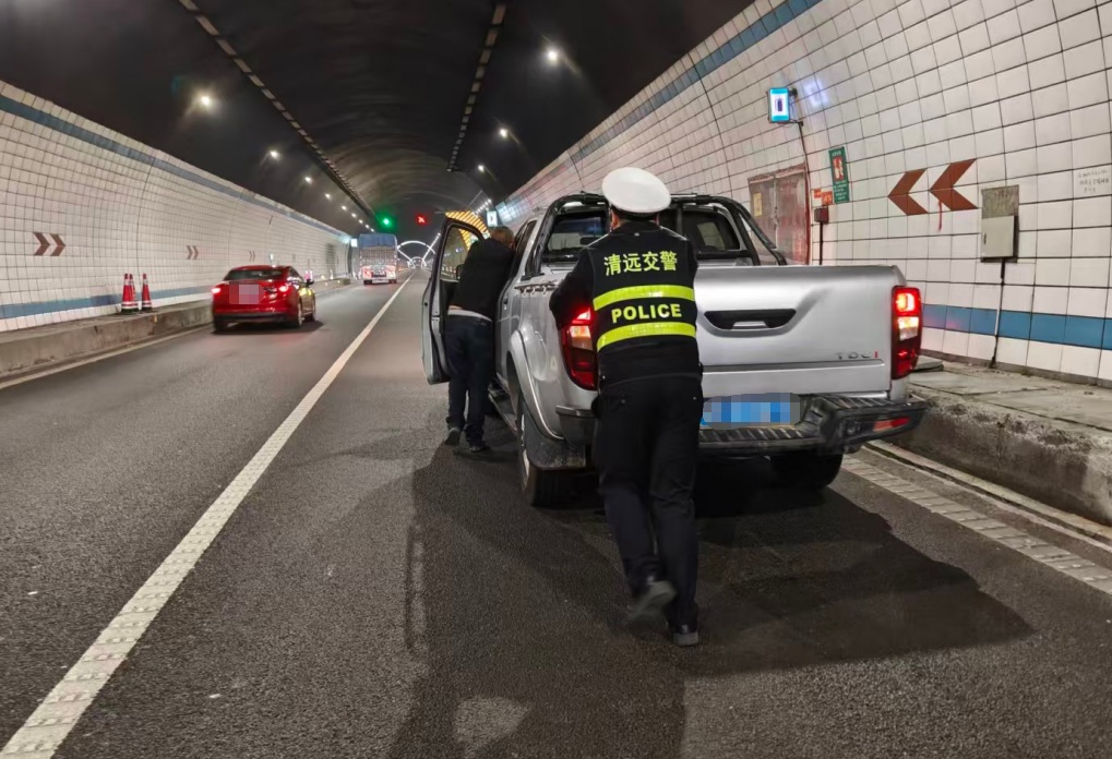 凌晨突发事故，孩童受惊哭泣时，他们来了……