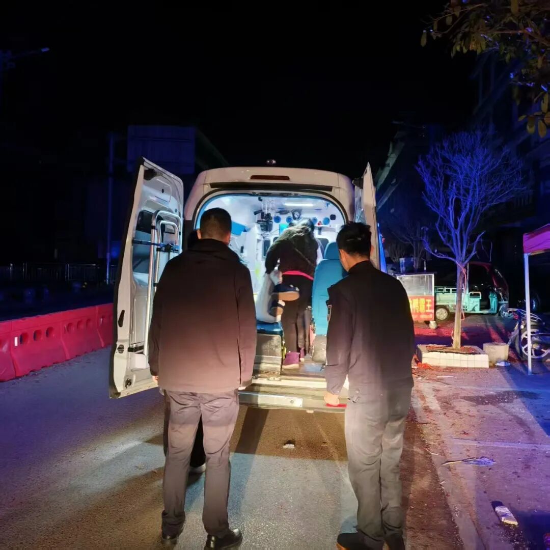 大年初二凌晨，民警挽回了一条生命