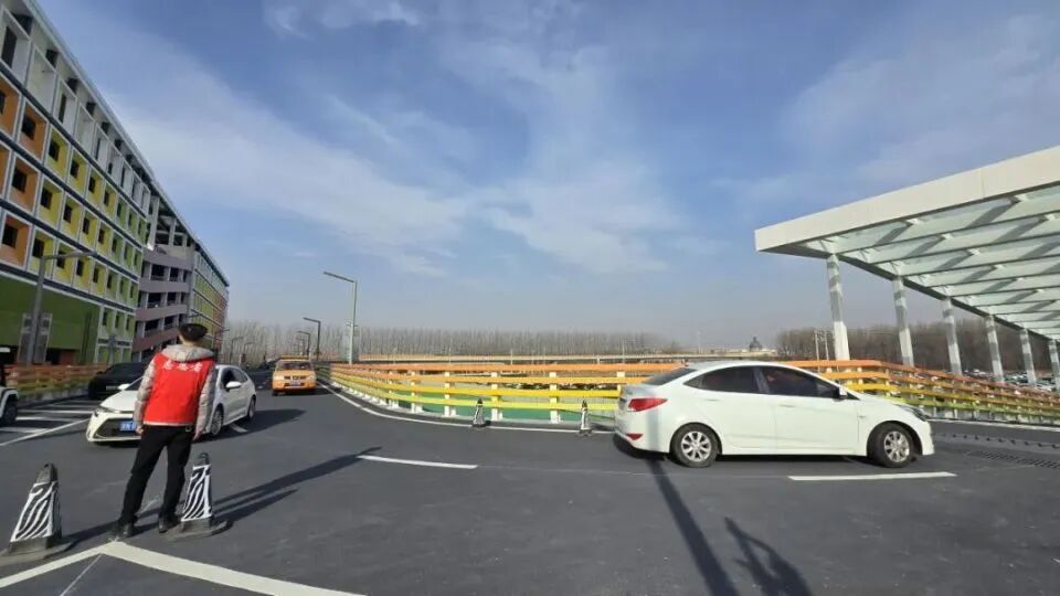 北京野生动物园新匝道桥投入运行，疏堵保畅成效初显