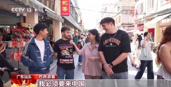 从一线城市到宝藏小城 外国游客“马”不停蹄过中国年