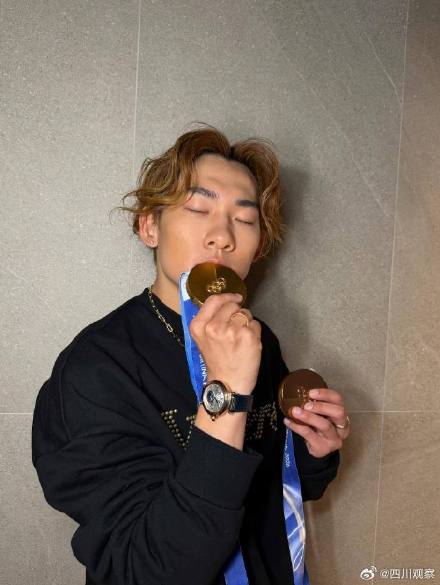 苏翊鸣带着1金1铜走来了