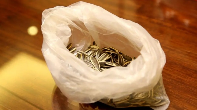 怎样吃瓜子更健康？吃到这种瓜子立马吐出来