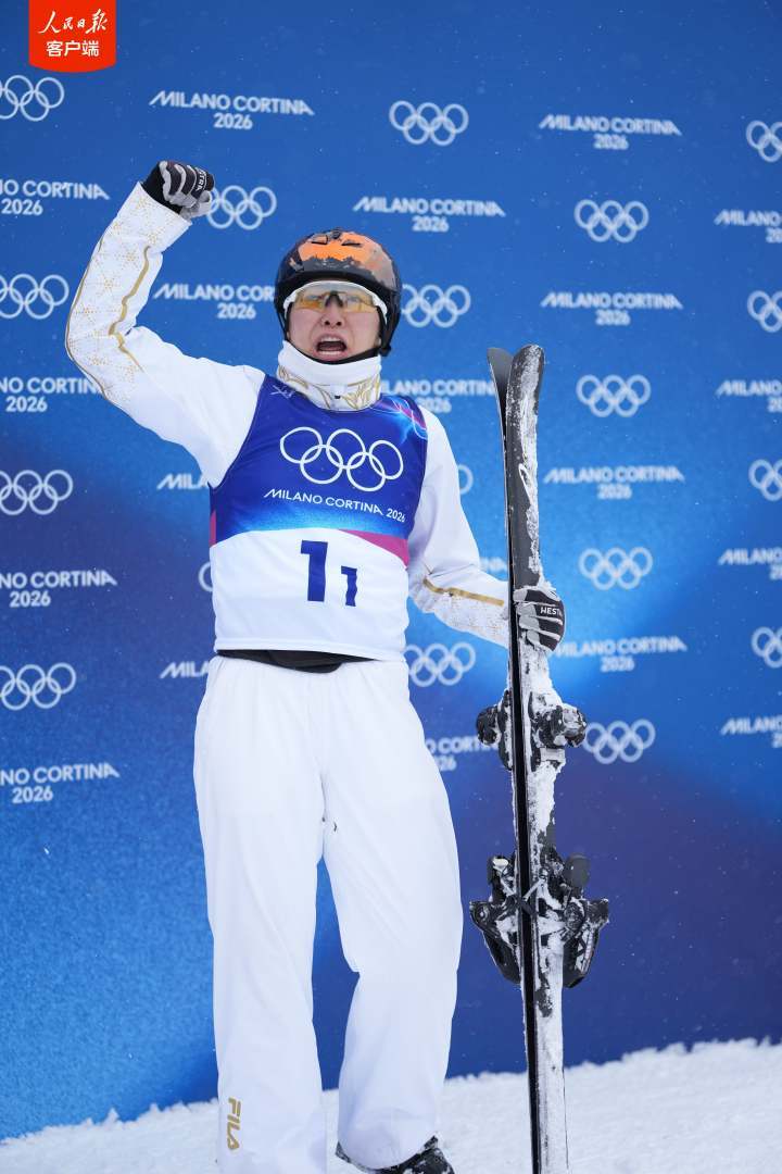 自由式滑雪空中技巧混合团体中国队获铜牌