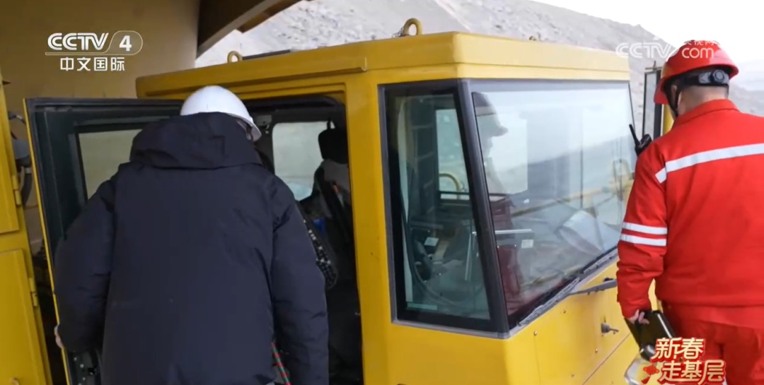 车上→室内 矿卡老司机的智能新岗位