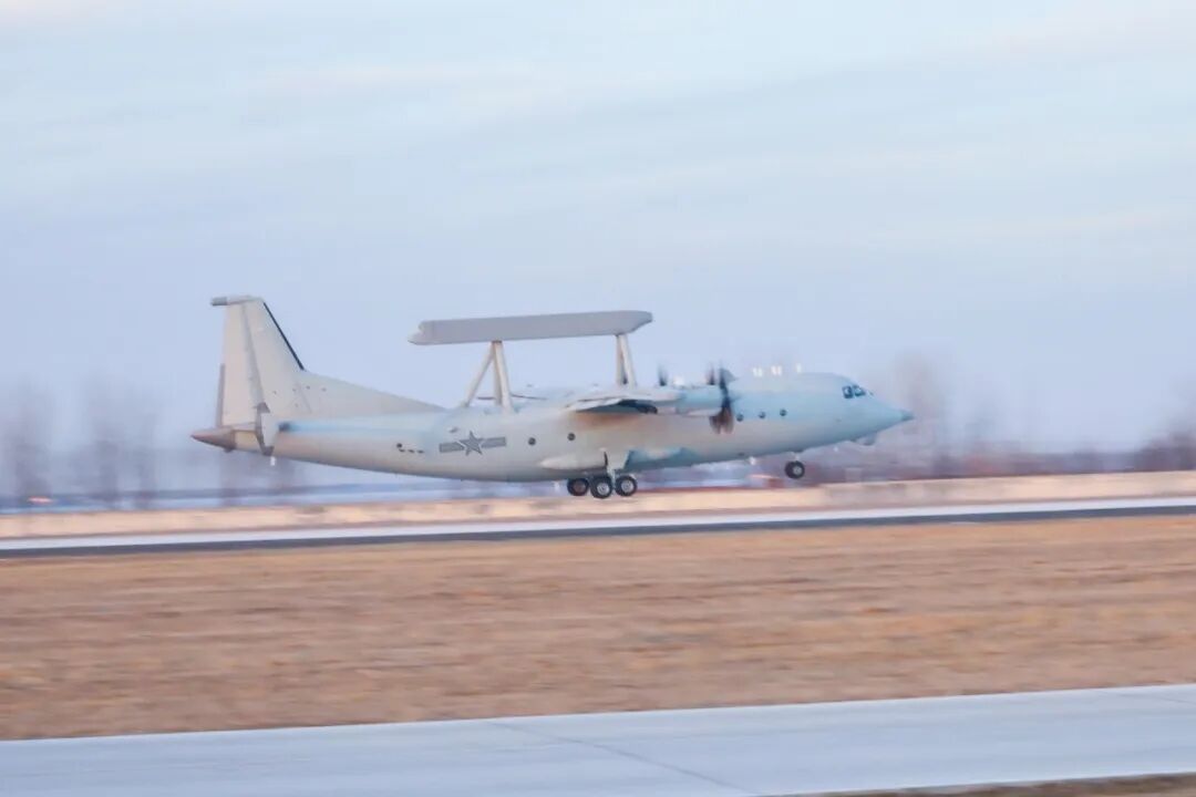 致敬坚守战位的人民子弟兵！