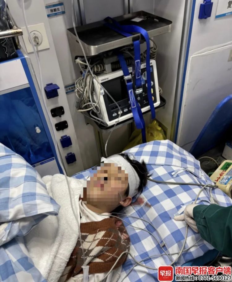 10岁男孩在广西贵港北帝山景区游玩时突发坠崖,部门回应:已督促景区整改 10岁男孩在广西贵港北帝山景区游玩时突发坠崖,部门回应:已督促景区整改