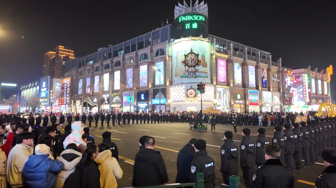 中央大街再现“最美人墙”！