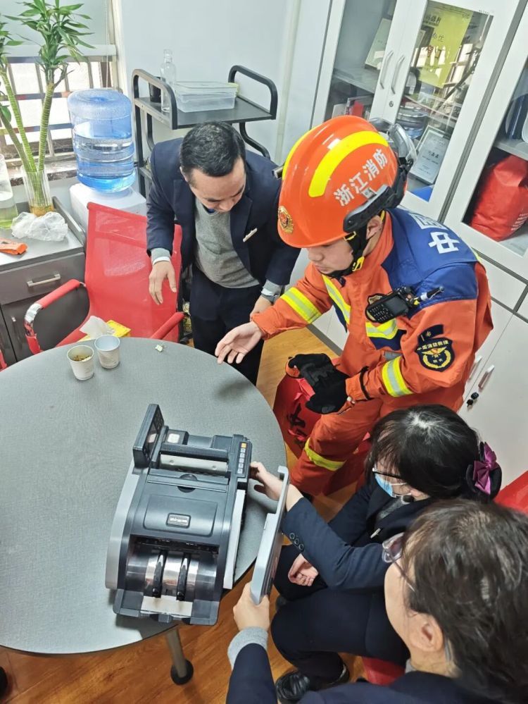 数钱数到手被“咬”？这样的“财运”不能要！