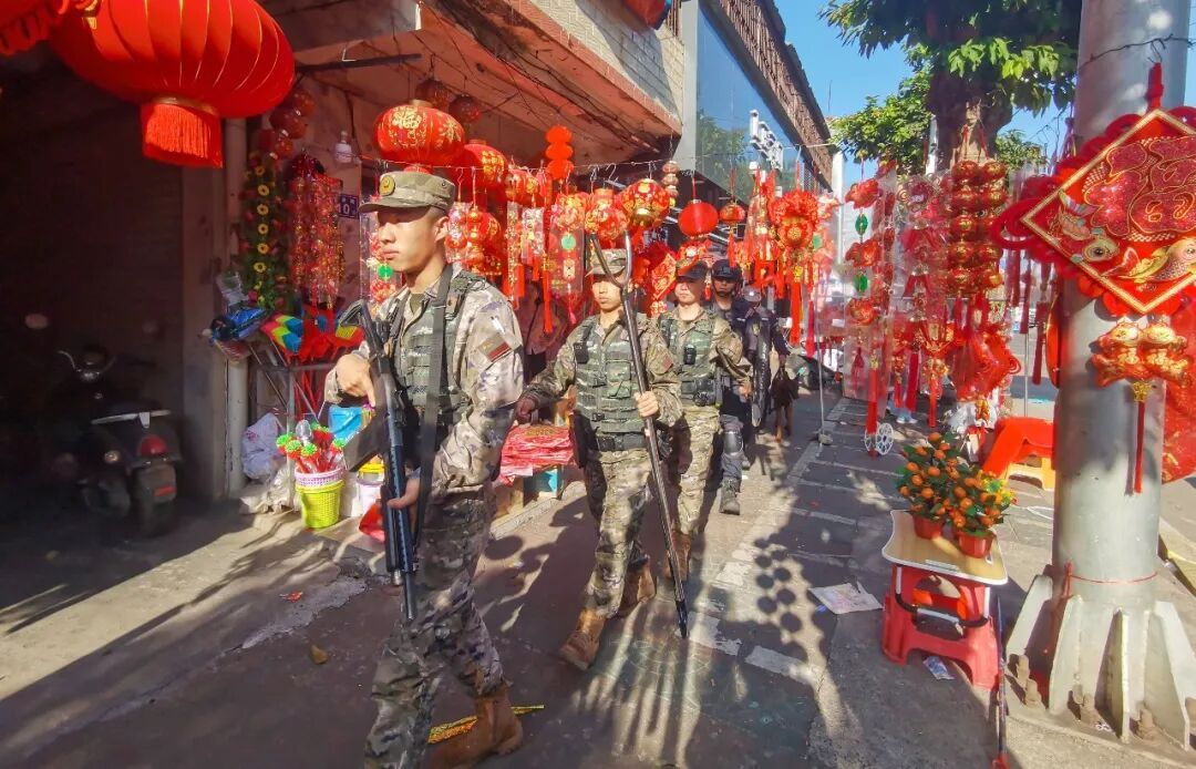 致敬坚守战位的人民子弟兵！