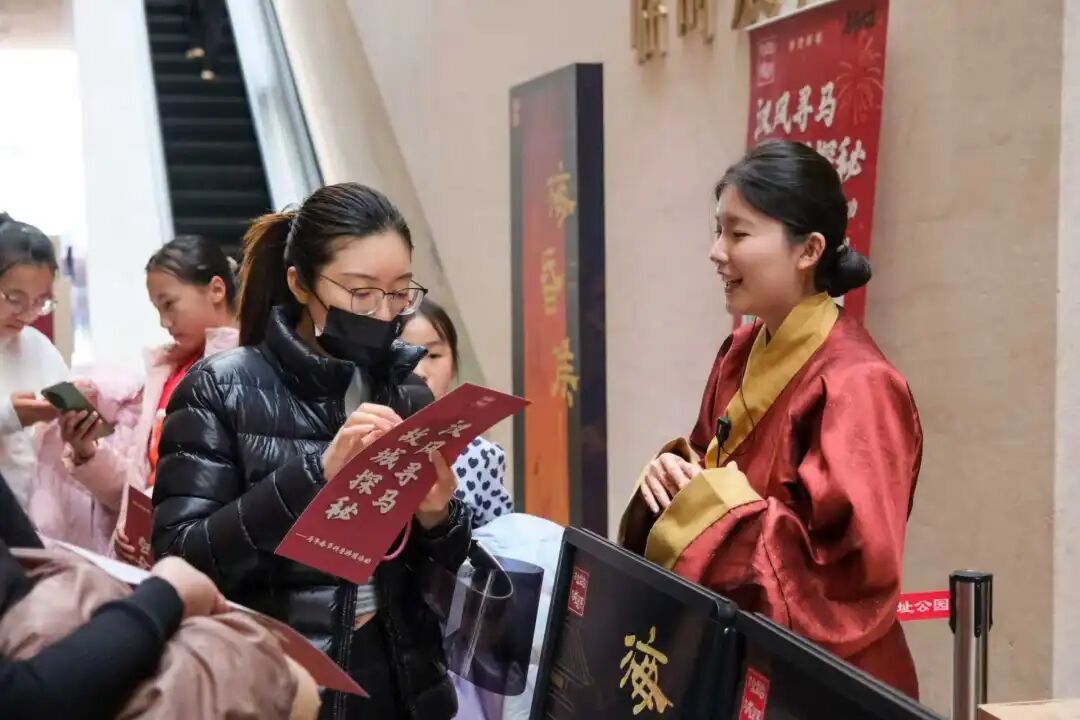 春节假期第八天，北京52.54万人次游公园，圆明园灯会今晚起恢复开放