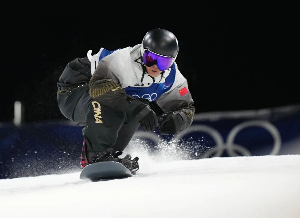 滑雪比赛为啥非得带手机？