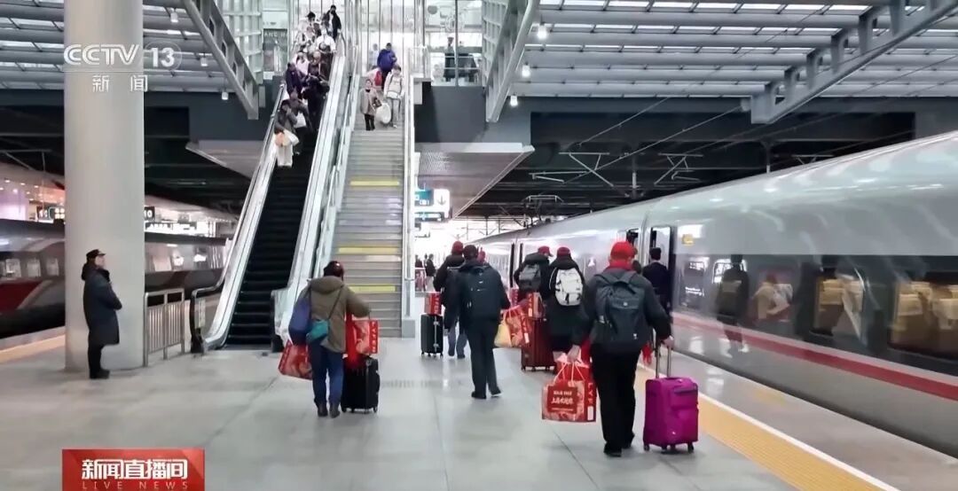 “家门口”直达“厂门口” 返岗专列免费抵沪