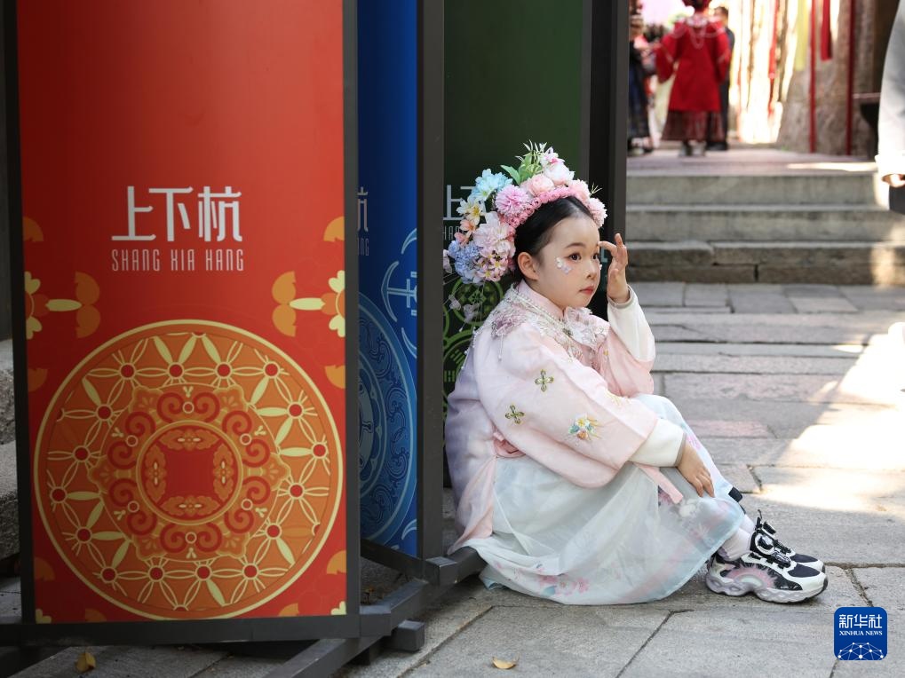 福州：“穿”出来的国潮年味