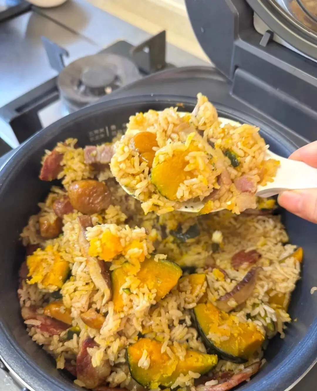 “上了高速,发现全是聪明人”!网友:关于我带了一锅饭这件事…… “上了高速,发现全是聪明人”!网友:关于我带了一锅饭这件事……