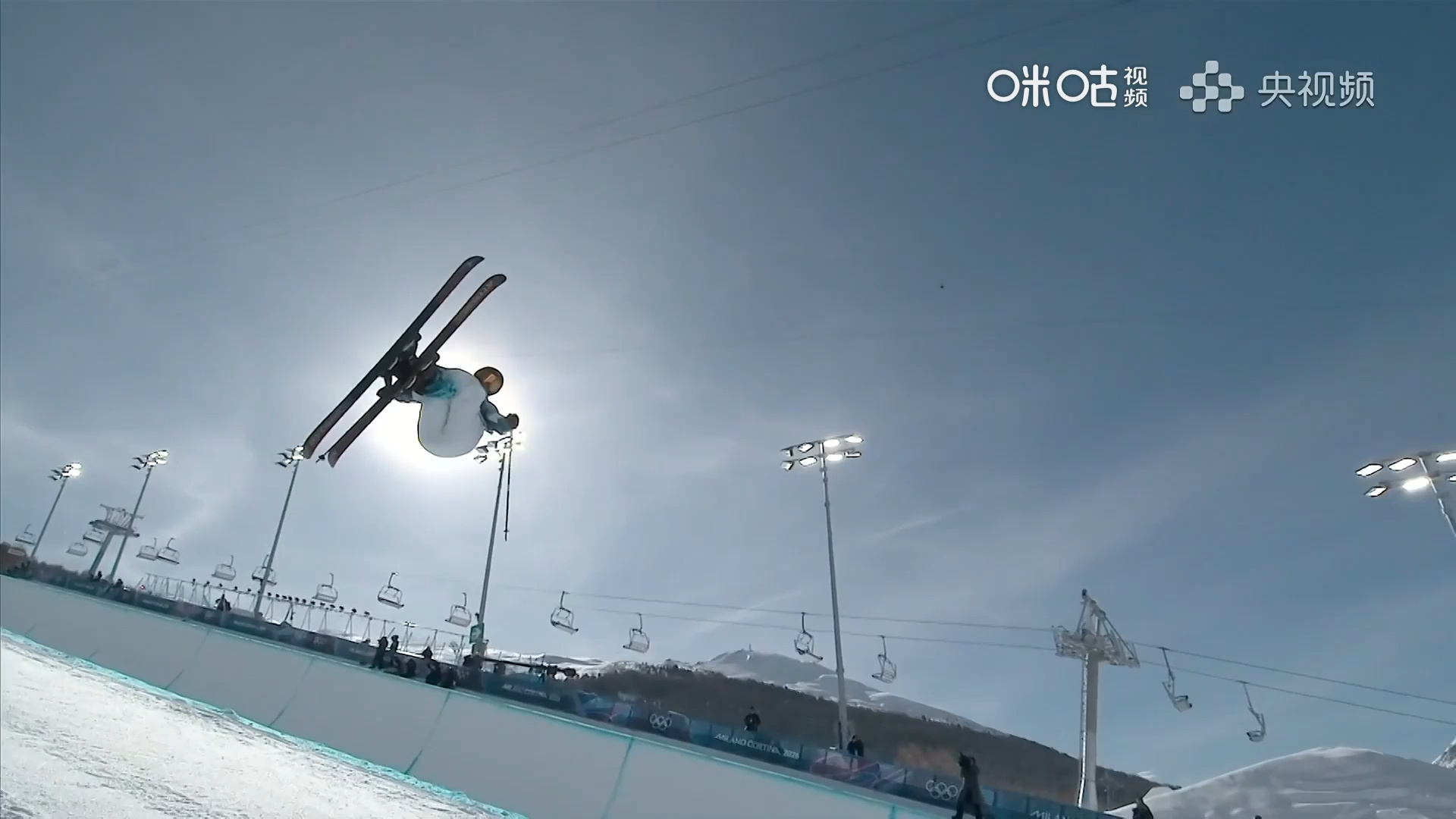 五金收官!谷爱凌李方慧包揽自由式滑雪女子U型池冠亚军 五金收官!谷爱凌李方慧包揽自由式滑雪女子U型池冠亚军