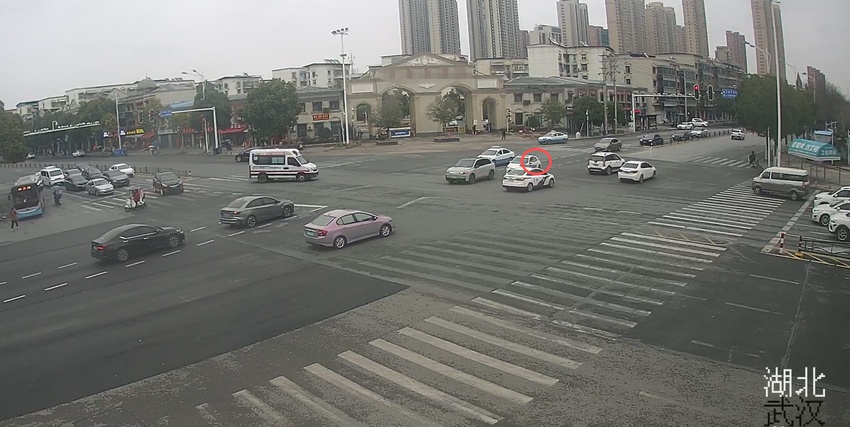 武汉街头“天降神兵”，与死神赛跑！