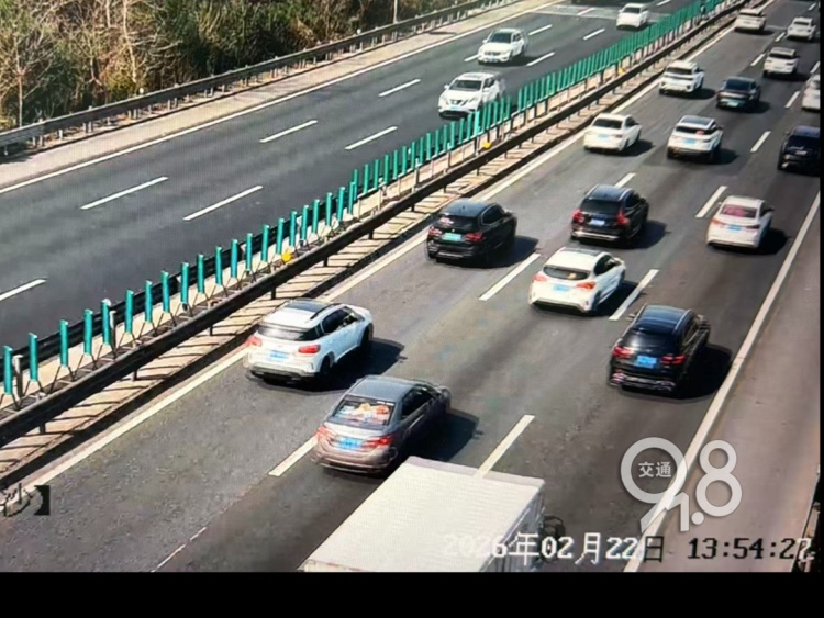 “开了12小时，还要12小时！”返杭男子：车上鸡鸭鱼肉要臭了；回杭多个入口关闭