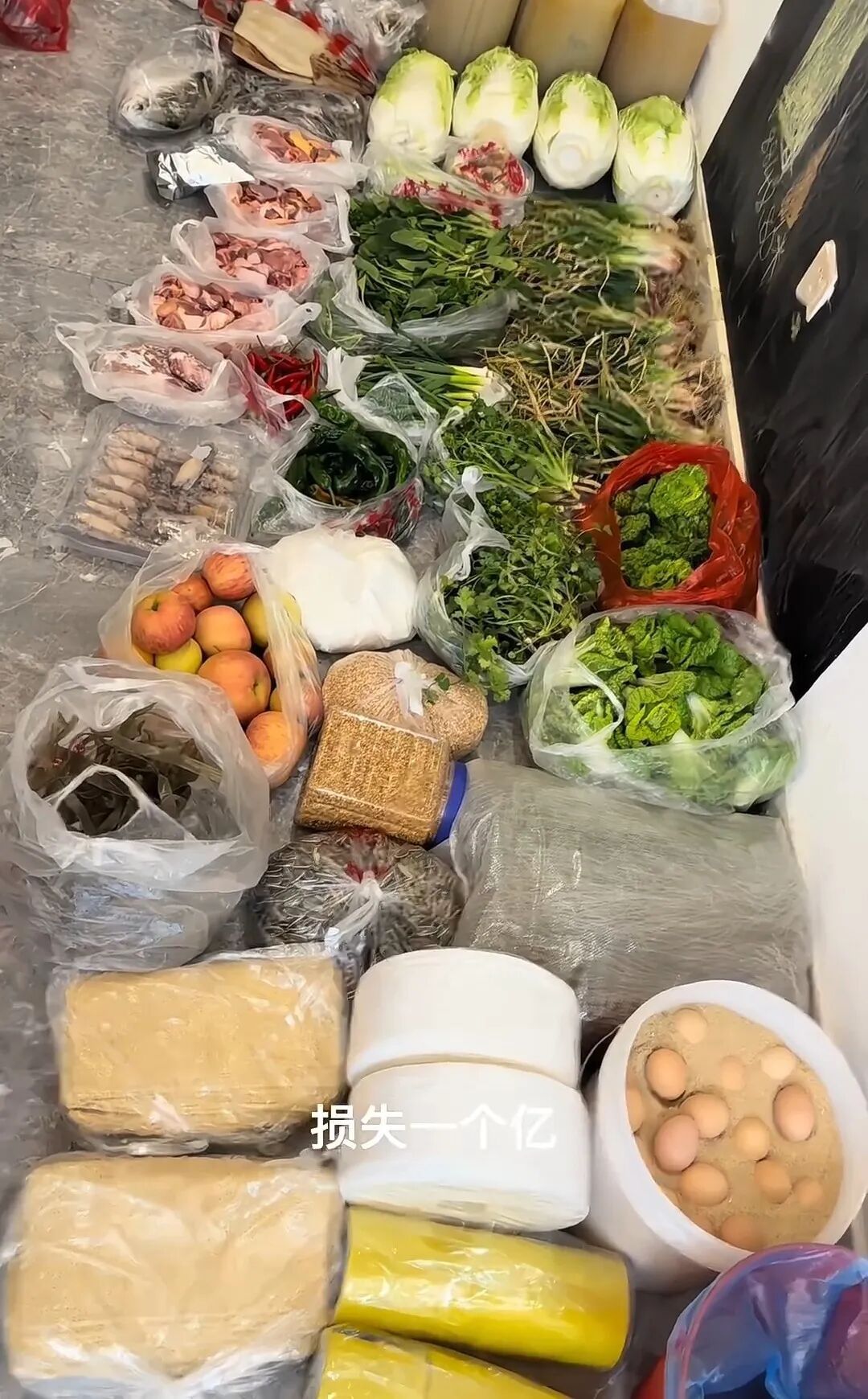 “妈，真的装不下了！”后备箱被爸妈塞了 “半个菜市场”，全国同款返程太真实了……