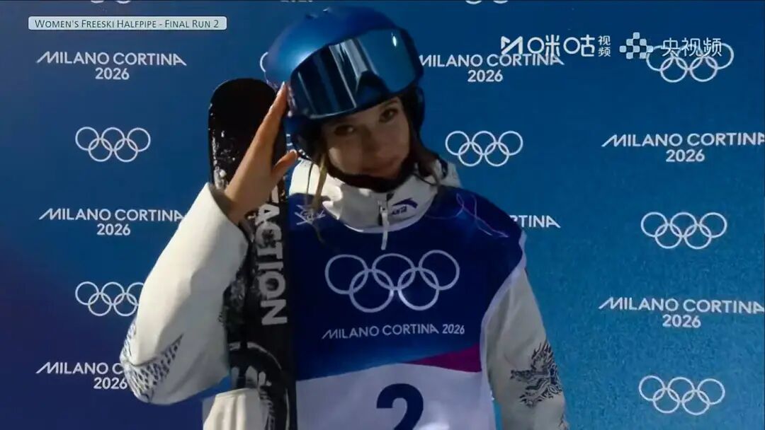 谷爱凌夺得自由式滑雪女子U型场地技巧冠军,李方慧获得银牌 谷爱凌夺得自由式滑雪女子U型场地技巧冠军,李方慧获得银牌