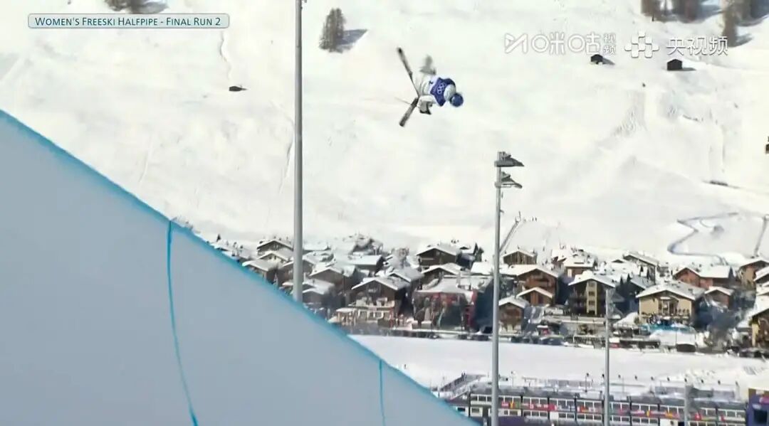 谷爱凌夺得自由式滑雪女子U型场地技巧冠军,李方慧获得银牌 谷爱凌夺得自由式滑雪女子U型场地技巧冠军,李方慧获得银牌