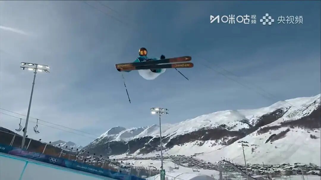 谷爱凌夺得自由式滑雪女子U型场地技巧冠军,李方慧获得银牌 谷爱凌夺得自由式滑雪女子U型场地技巧冠军,李方慧获得银牌