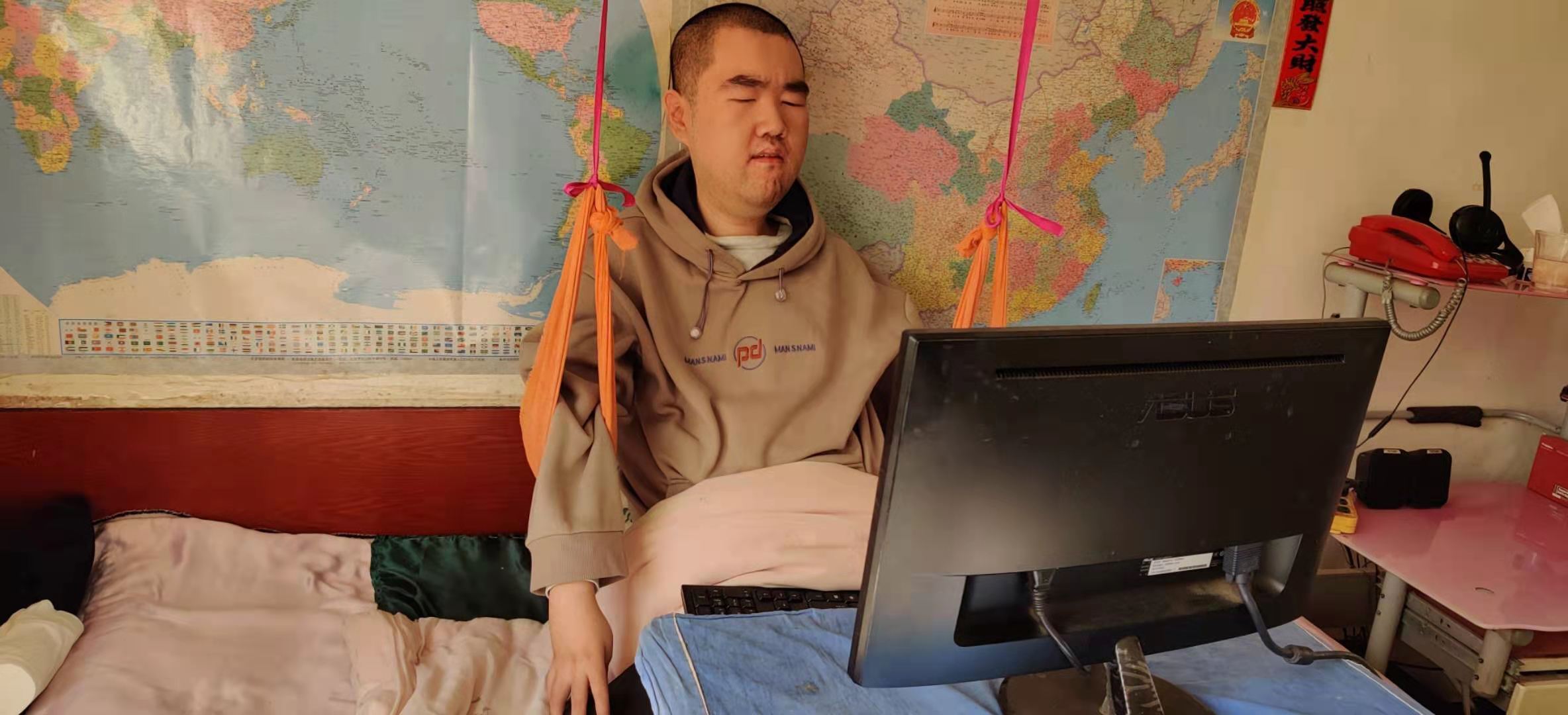 无法走路的他，写下一首策马奔腾的歌