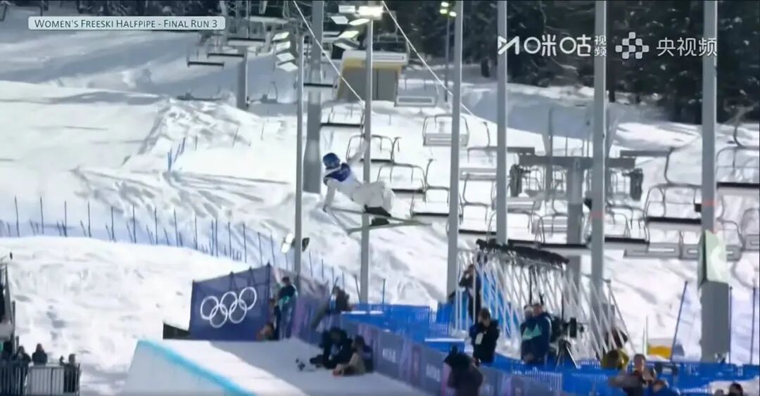 谷爱凌夺得自由式滑雪女子U型场地技巧冠军,李方慧获得银牌 谷爱凌夺得自由式滑雪女子U型场地技巧冠军,李方慧获得银牌