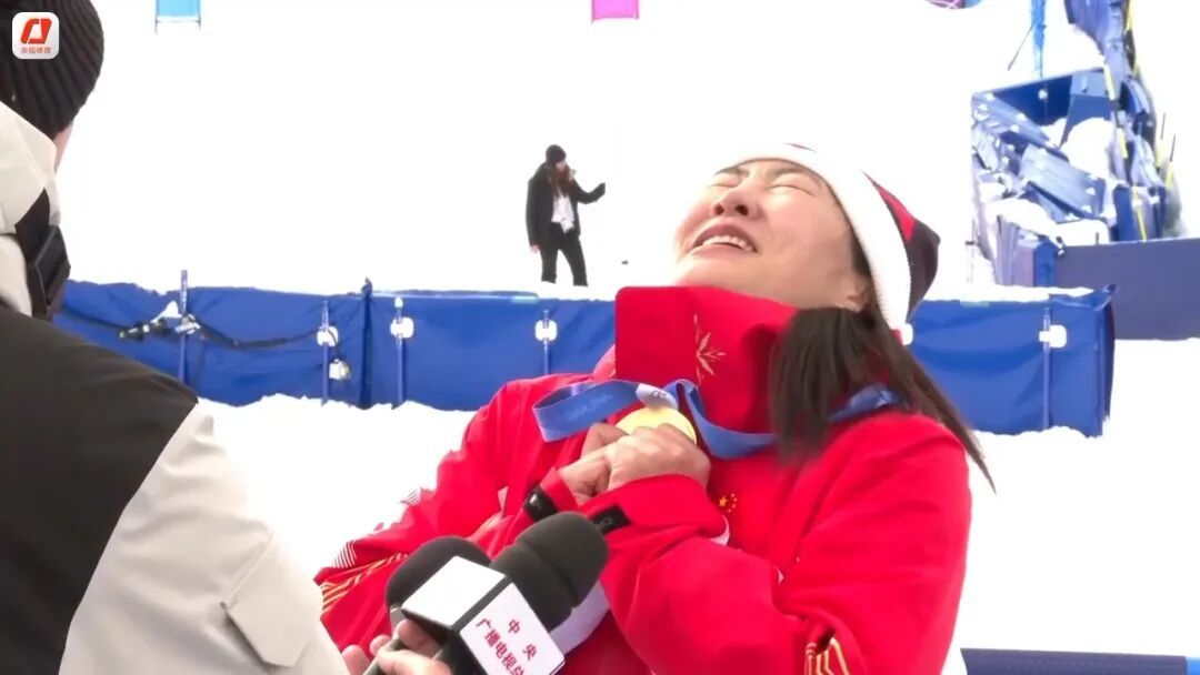 恭喜！“最强夫妻档”诞生！网友直呼：太甜了