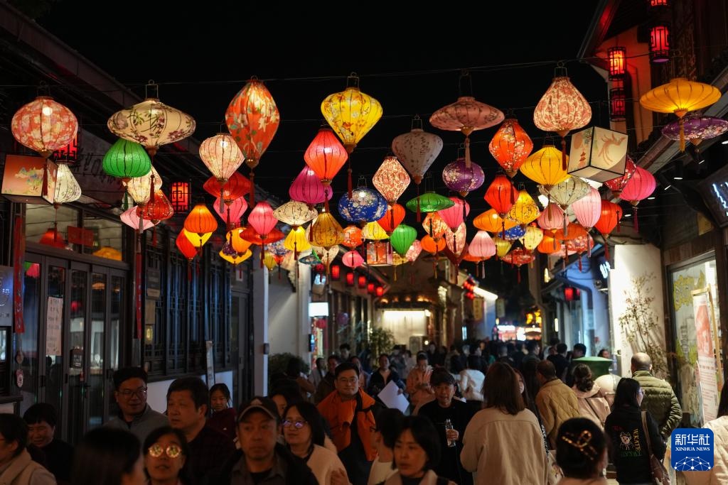 新春假期游兴浓