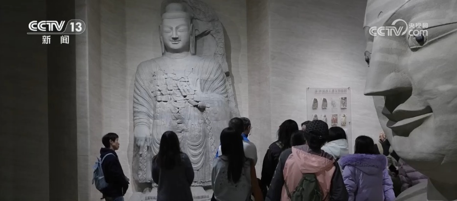 新春消费市场活力澎湃 科技打造新场景成为拉动节日消费新引擎