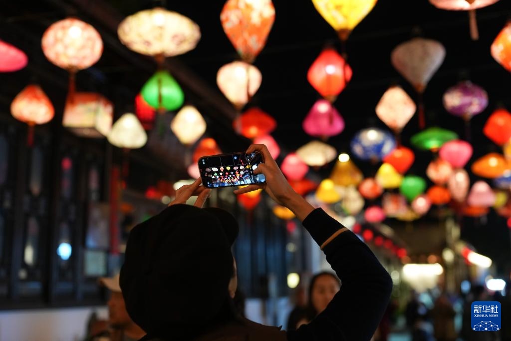 新春假期游兴浓