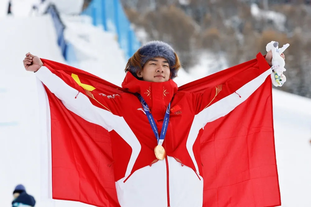 旗手，苏翊鸣！