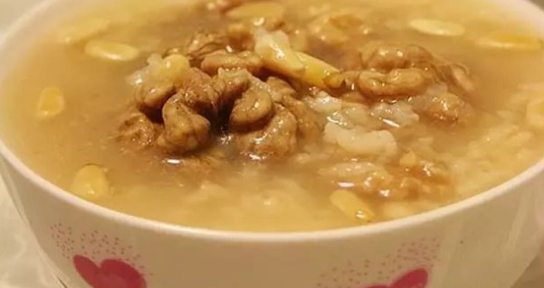 每天吃点它，肾精充盈，嗓子不干、排便不费劲——