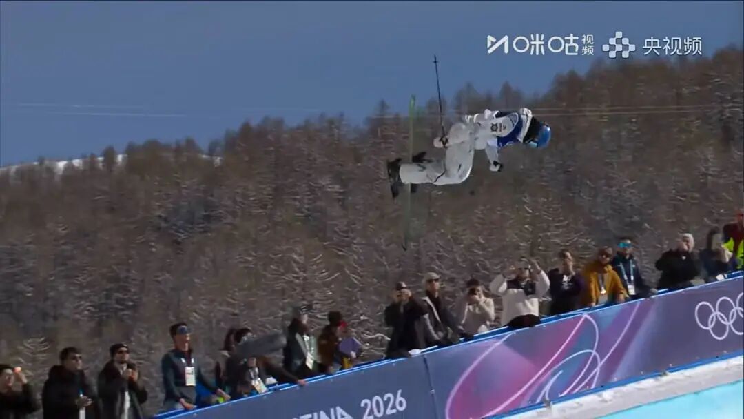 谷爱凌夺得自由式滑雪女子U型场地技巧冠军,李方慧获得银牌 谷爱凌夺得自由式滑雪女子U型场地技巧冠军,李方慧获得银牌