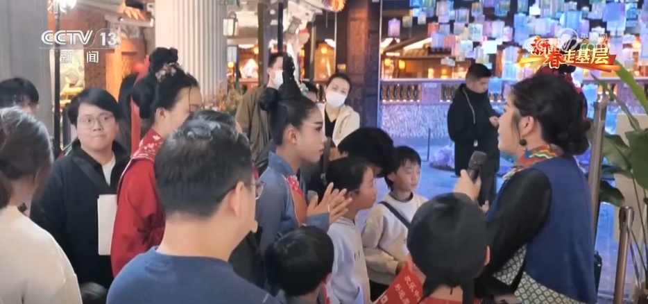 新春走基层 | 穿戏服、讲典故，一秒入戏！当古老文脉遇上青春表达